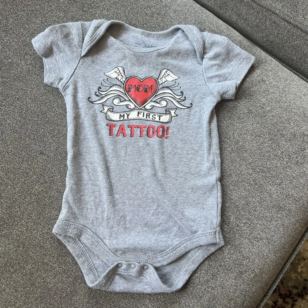 “Mom” My First Tattoo !!‎ Baby Clothes 12M  One Piece Bodysuit Garanimals